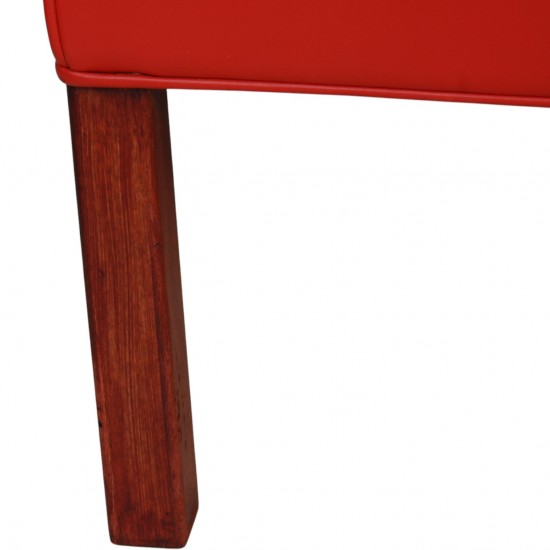 Børge Mogensen 2204 øreklapstol med skammel i rødt læder