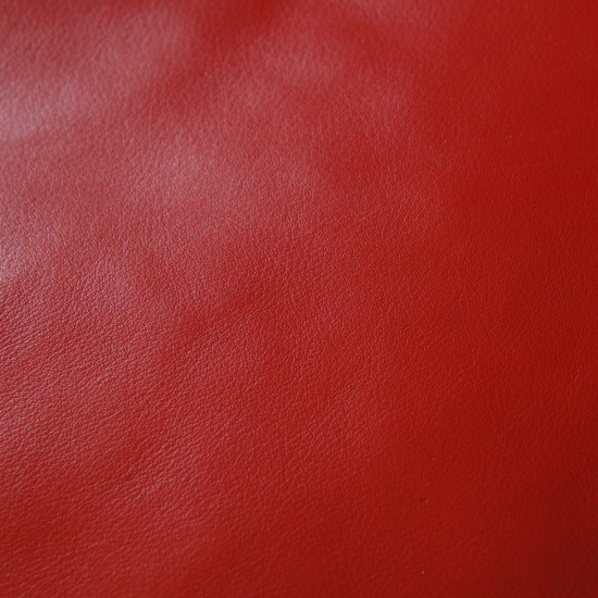 Børge Mogensen 2204 øreklapstol med skammel i rødt læder