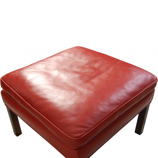 Børge Mogensen 2204 øreklapstol med skammel i rødt læder