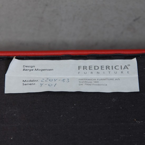 Børge Mogensen 2204 øreklapstol med skammel i rødt læder