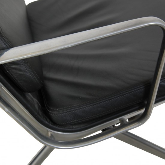 Charles Eames Ea222 loungestol i sort læder