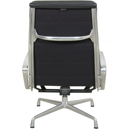 Charles Eames Ea222 loungestol i sort læder