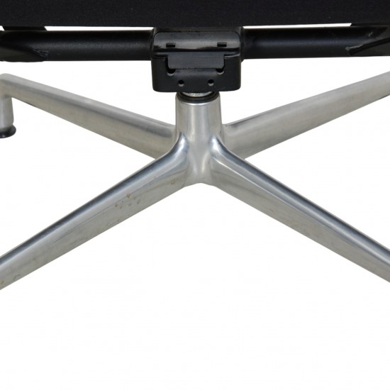 Charles Eames Ea222 loungestol i sort læder