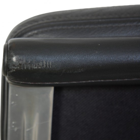 Charles Eames Ea222 loungestol i sort læder