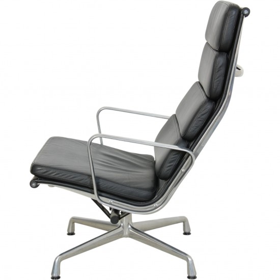 Charles Eames Ea222 loungestol i sort læder