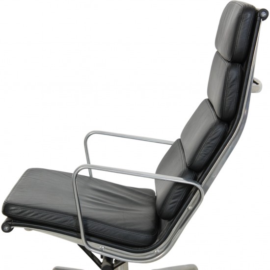 Charles Eames Ea222 loungestol i sort læder
