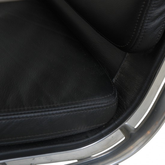 Charles Eames Ea222 loungestol i sort læder