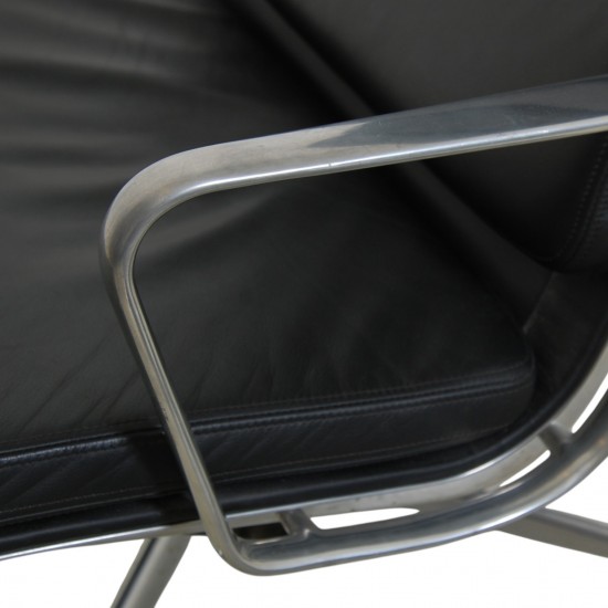 Charles Eames Ea222 loungestol i sort læder