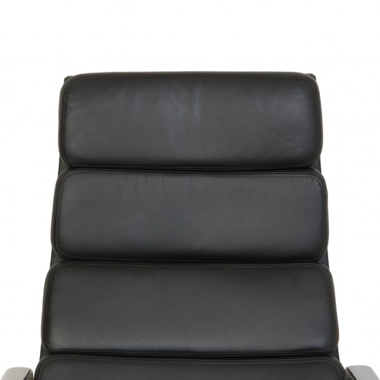 Charles Eames Ea222 loungestol i sort læder