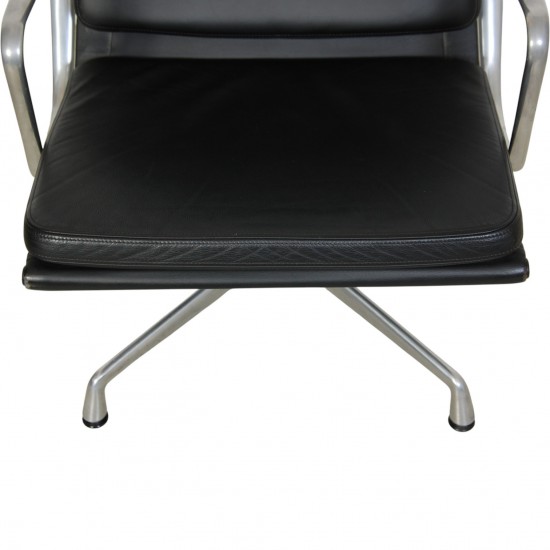 Charles Eames Ea222 loungestol i sort læder