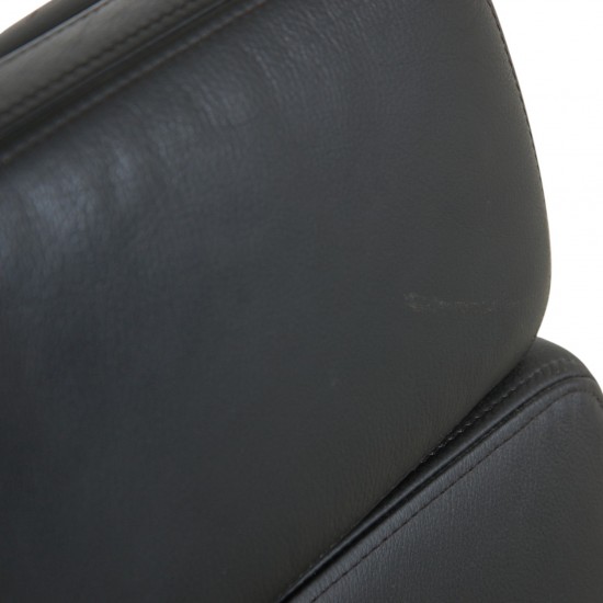 Charles Eames Ea222 loungestol i sort læder