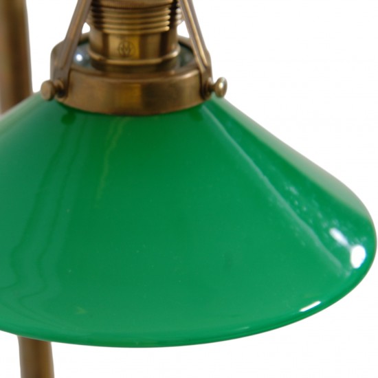 Vintage dobbeltarmet bordlampe i messing med grønne glasskærme