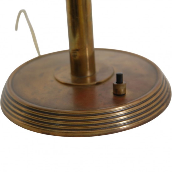 Vintage dobbeltarmet bordlampe i messing med grønne glasskærme