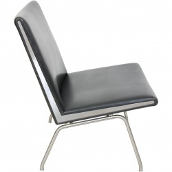 Hans Wegner AP-40 stol i sort læder