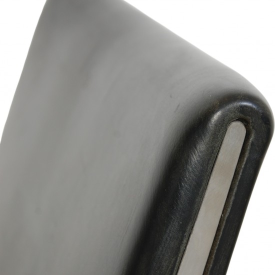 Hans Wegner AP-40 stol i sort læder