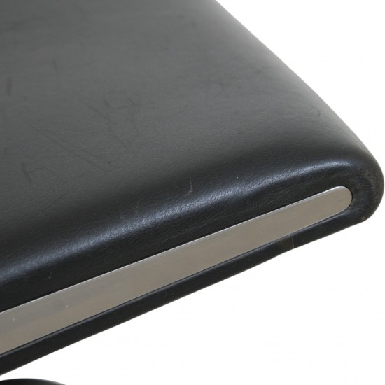 Hans Wegner AP-40 stol i sort læder