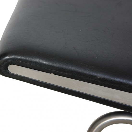 Hans Wegner AP-40 stol i sort læder