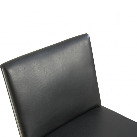 Hans Wegner AP-40 stol i sort læder