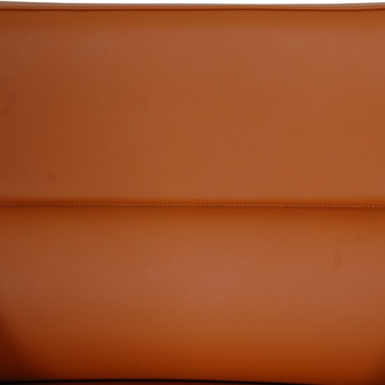 Arne Jacobsen 3301 Lufthavnsstol nybetrukket med Cognac bizon læder