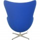 Arne Jacobsen Ægget stol i blåt stof 2000