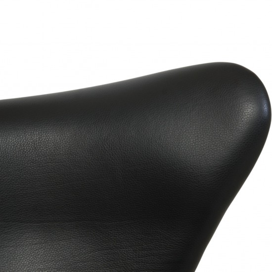 Arne Jacobsen Ægget stol i sort Aura læder 2017