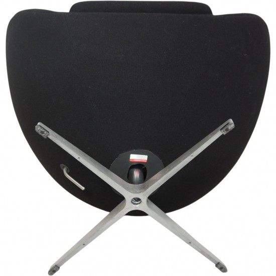 Arne Jacobsen Ægget stol i sort stof 2006