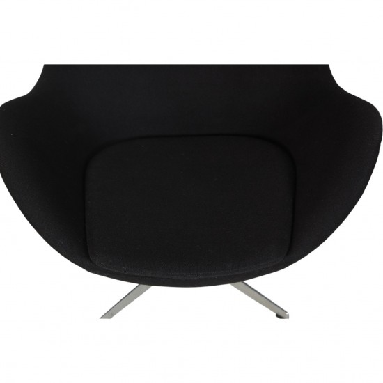 Arne Jacobsen Ægget stol i sort stof 2006