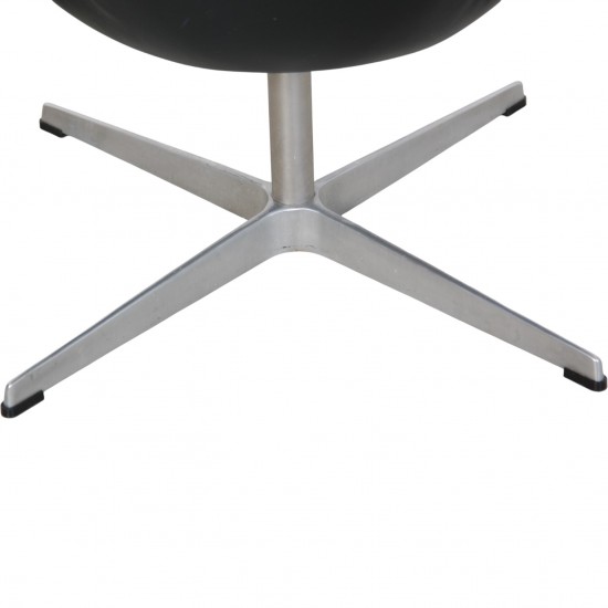 Arne Jacobsen Svane stol i sort læder 1980'erne