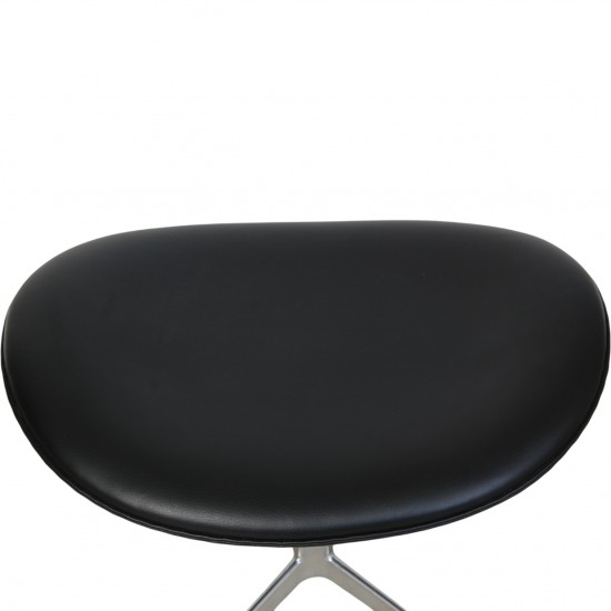 Arne Jacobsen Æggetaburet i sort Aura læder 2017