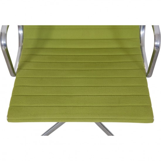 Charles Eames EA108 stol i grønt stof 2019 (uden drej)