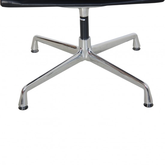 Charles Eames EA209 softpad stol i sort læder 2007