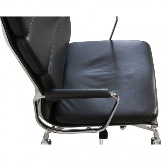 Charles Eames EA219 softpad kontorstol i sort læder 2006