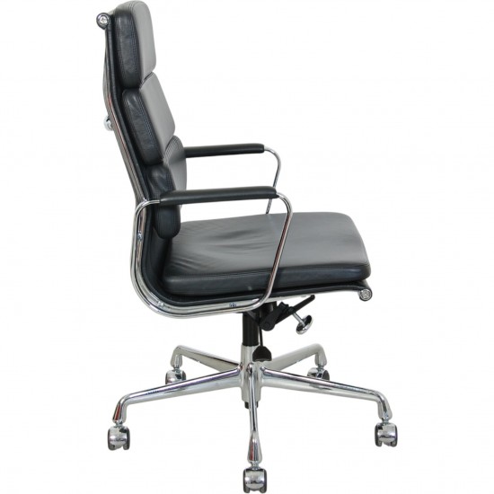 Charles Eames EA219 softpad kontorstol i sort læder 2006