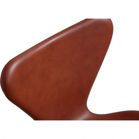 Set of 6 Arne Jacobsen seven chairs in brandy leather and black legs
