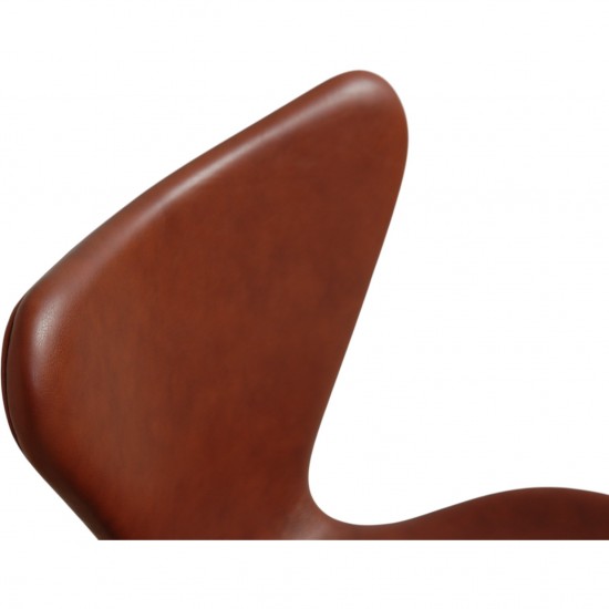 Set of 6 Arne Jacobsen seven chairs in brandy leather and black legs