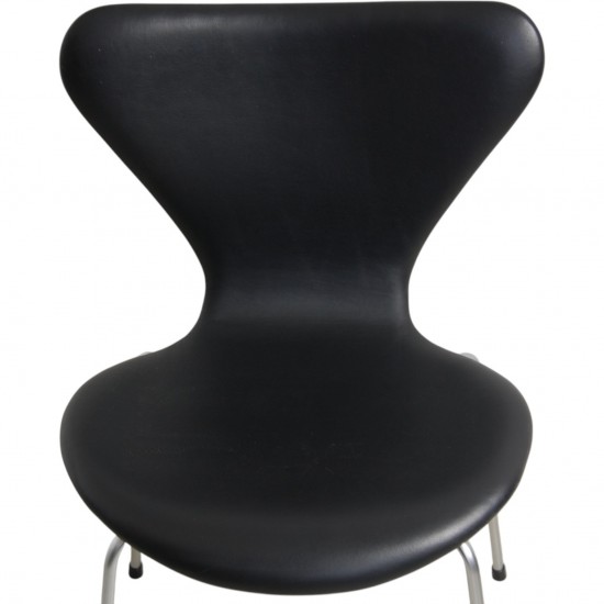 Sæt med 6 Arne Jacobsen Syver stole i sort læder