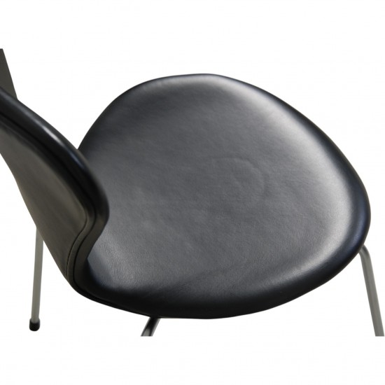 Sæt med 6 Arne Jacobsen Syver stole i sort læder