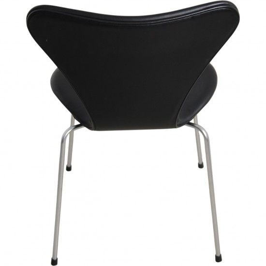 Sæt med 6 Arne Jacobsen Syver stole i sort læder