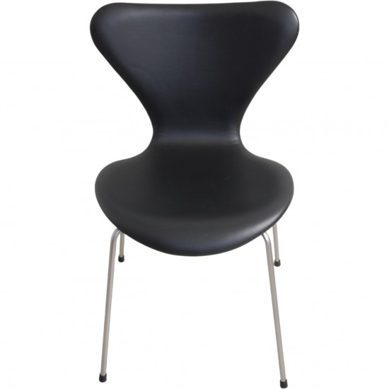 Sæt med 6 Arne Jacobsen Syver stole i sort læder