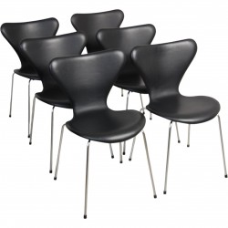 Set of 6 Arne Jacobsen Seven chairs in black leather