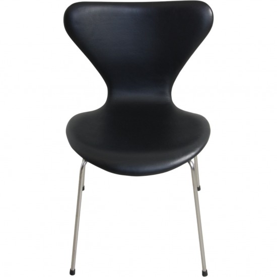 Sæt med 6 Arne Jacobsen Syver stole i sort læder