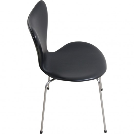 Sæt med 6 Arne Jacobsen Syver stole i sort læder