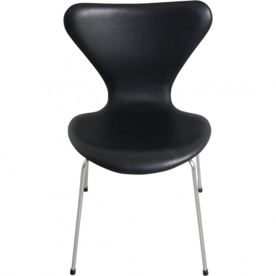 Sæt med 6 Arne Jacobsen Syver stole i sort læder