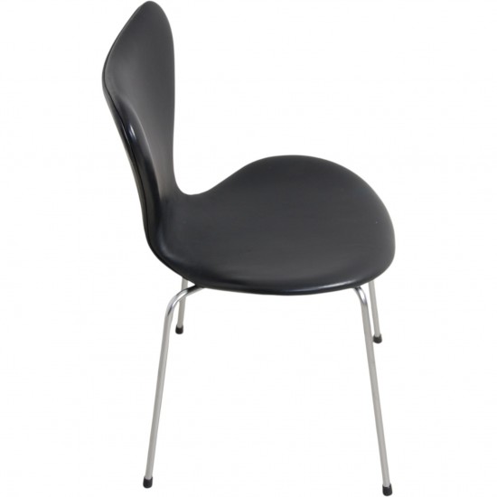 Sæt med 6 Arne Jacobsen Syver stole i sort læder