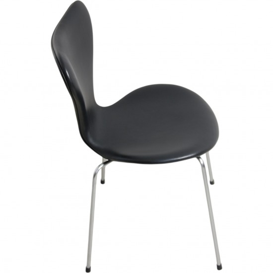 Sæt med 6 Arne Jacobsen Syver stole i sort læder