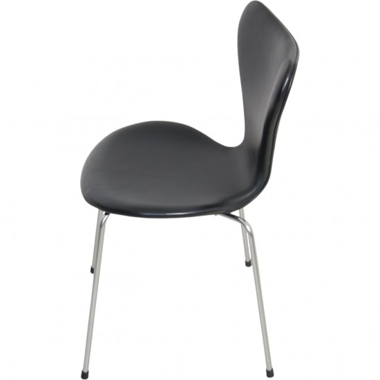 Sæt med 6 Arne Jacobsen Syver stole i sort læder