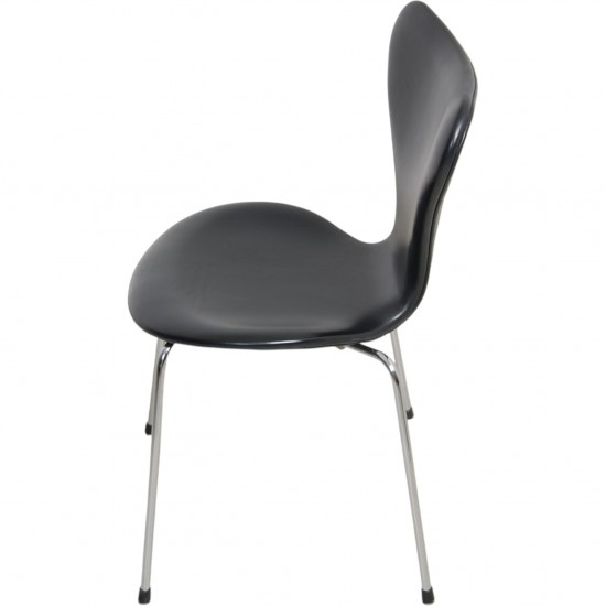 Sæt med 8 Arne Jacobsen Syver stole i sort læder