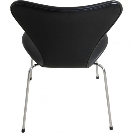 Sæt med 8 Arne Jacobsen Syver stole i sort læder