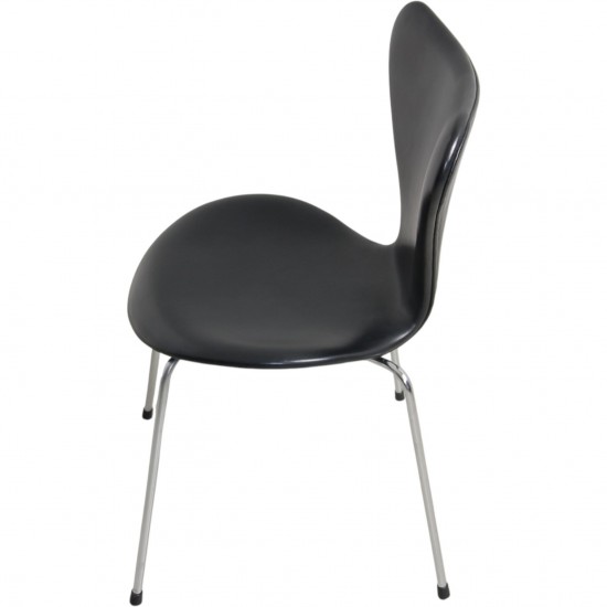 Sæt med 8 Arne Jacobsen Syver stole i sort læder