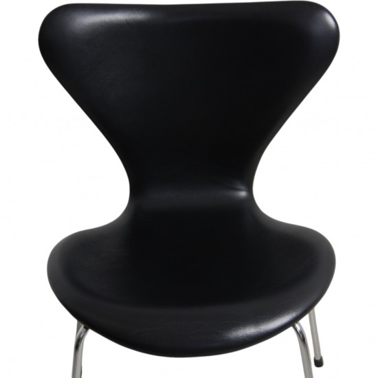 Sæt med 8 Arne Jacobsen Syver stole i sort læder